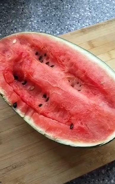 武陟酒后吃瓜事件,一场网络热议的误会与反思