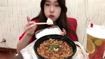 八鹅吃瓜少女,揭秘少女生活趣事