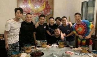 吃瓜合影,欢乐瞬间定格