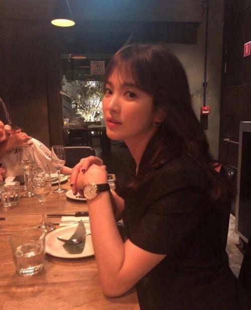 宋慧乔吃瓜现场照片