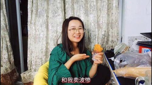 室友拍视频吃瓜,揭秘校园生活趣味瞬间